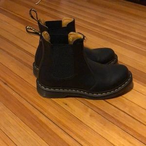 smooth black leather chelsea boots, dr.martens
